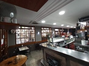 Retail in Barcelona, Barcelona to rent Interior Photo- Image 2 of 17