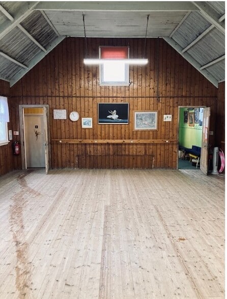 29 New Broad St, Stratford Upon Avon for sale - Interior Photo - Image 2 of 3