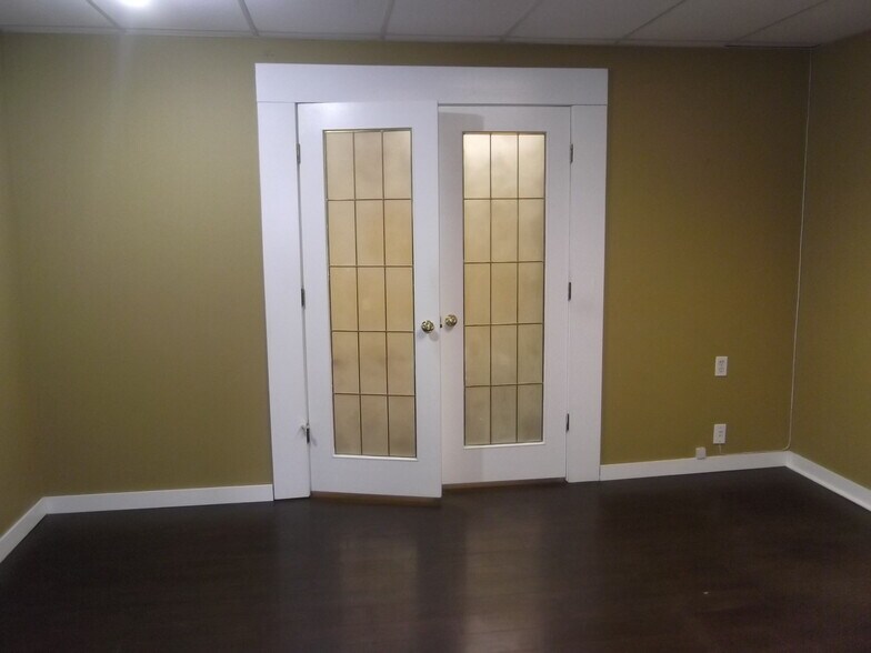 33 Blackfoot Rd, Sherwood Park, AB to rent - Interior Photo - Image 3 of 5