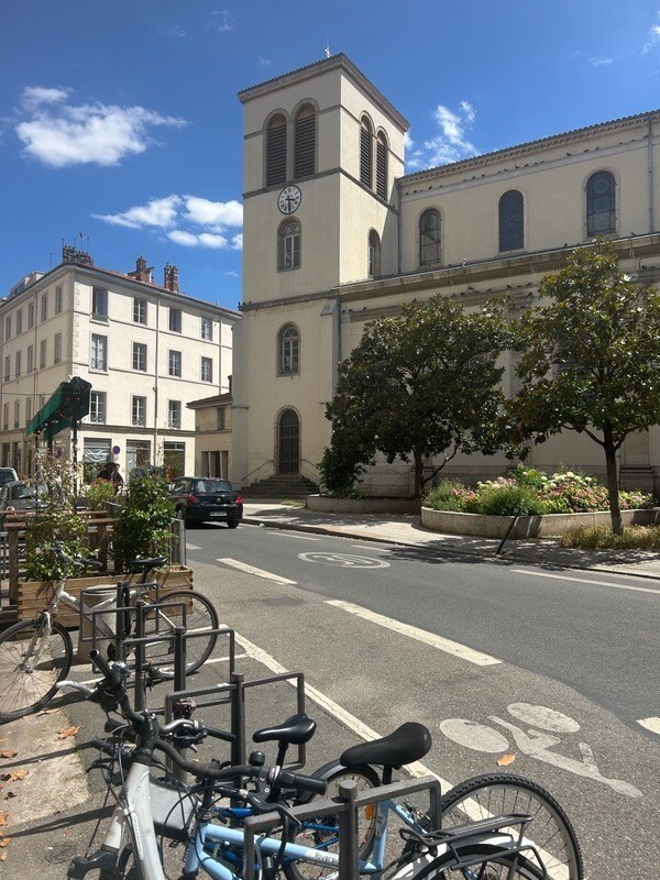 Retail in Lyon for sale Building Photo- Image 1 of 4