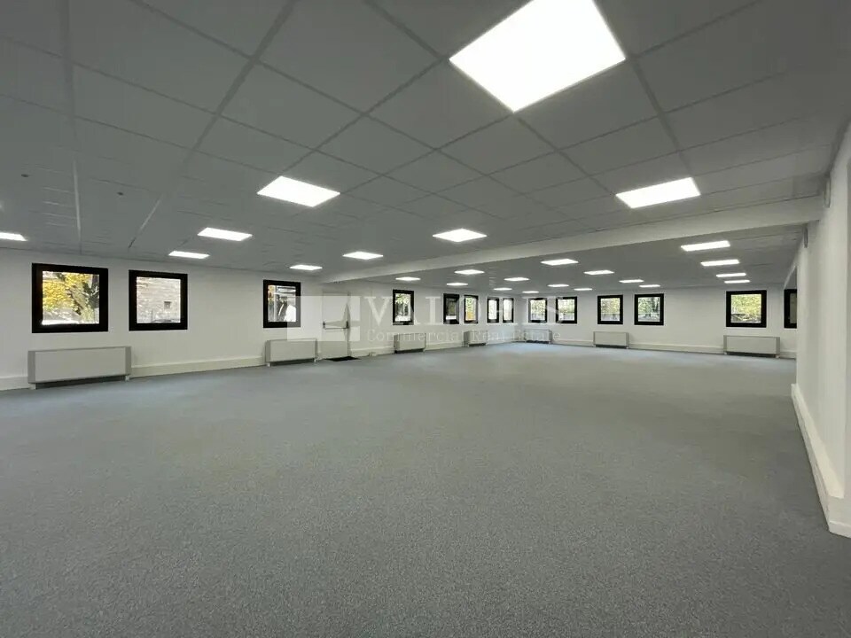 Office in Villeurbanne for sale Interior Photo- Image 1 of 7