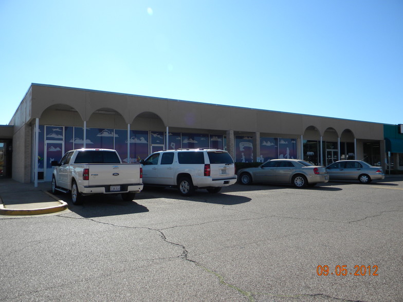 1412-1420 N Valley Mills Dr, Waco, TX for rent - Building Photo - Image 1 of 2