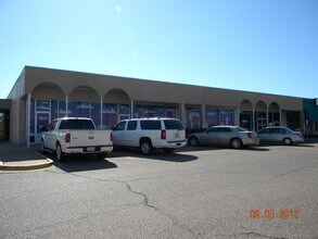 1412-1420 N Valley Mills Dr, Waco, TX for rent Building Photo- Image 1 of 3