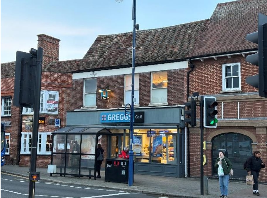 15 Market Sq, St Neots to rent Building Photo- Image 1 of 2