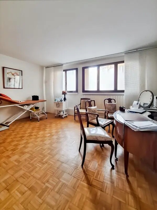 Office in Paris for sale Building Photo- Image 1 of 7