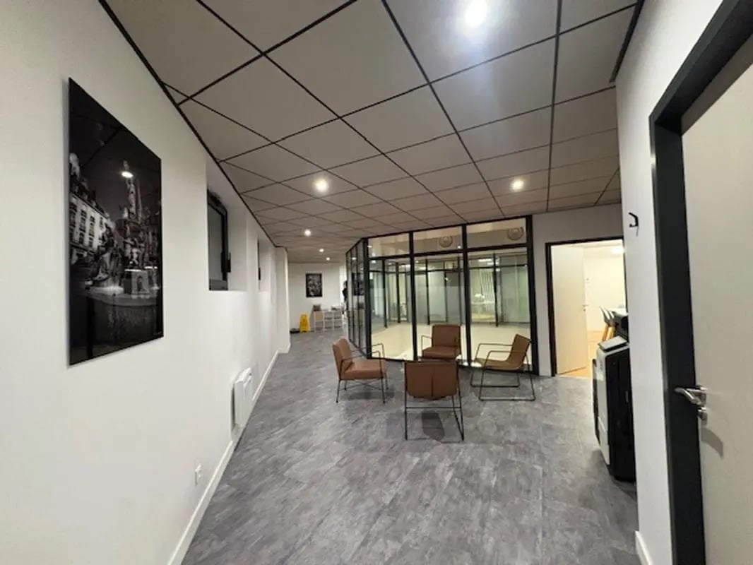 Office in La Chapelle-sur-Erdre for sale Interior Photo- Image 1 of 13