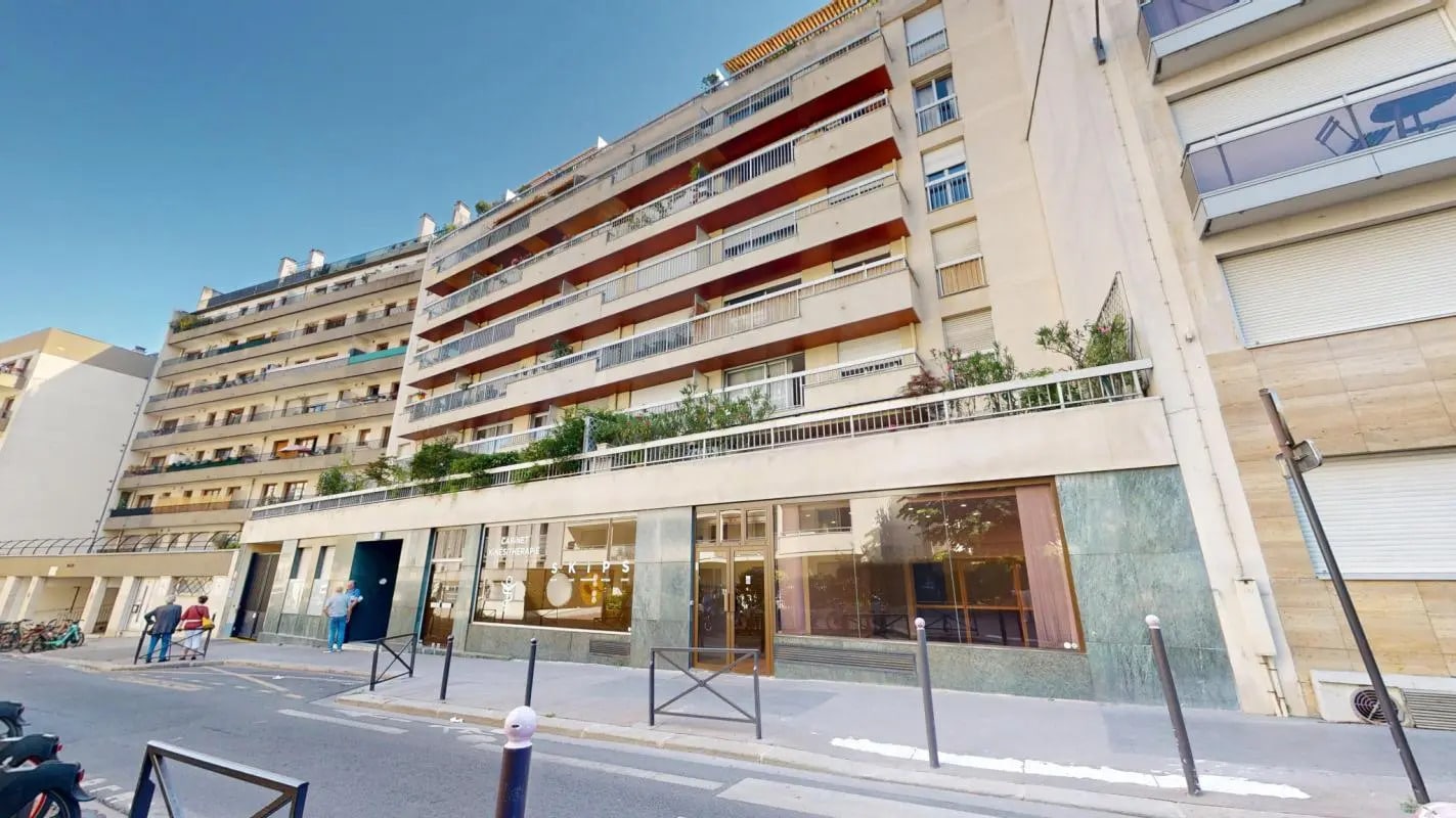 Retail in Paris for sale Building Photo- Image 1 of 29