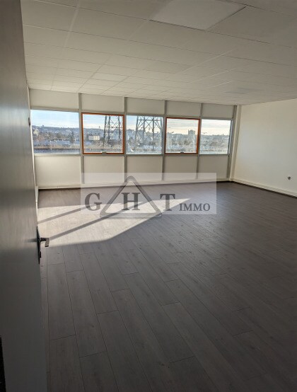 Office in Neuilly-sur-Marne for sale - Interior Photo - Image 1 of 1