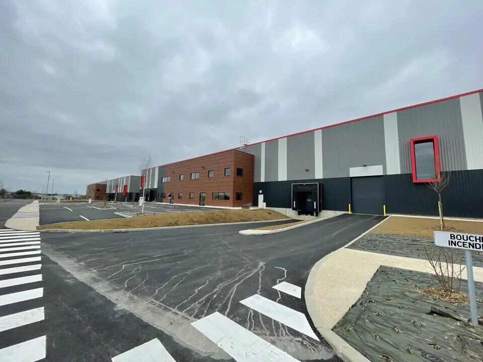 Office in Le Thillay to rent Building Photo- Image 1 of 7