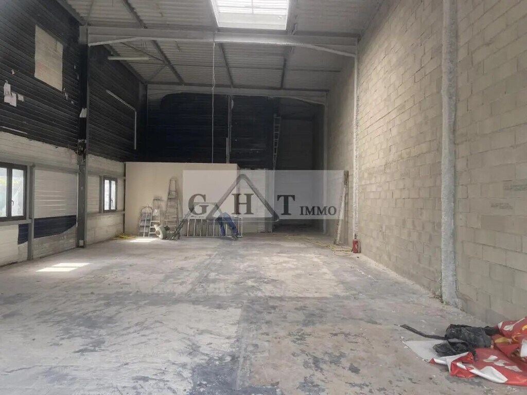 Location Commerce 200 m² - Photo 1