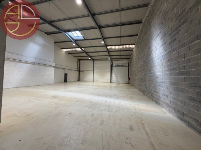 Industrial in Toulouse to rent - Building Photo - Image 2 of 8