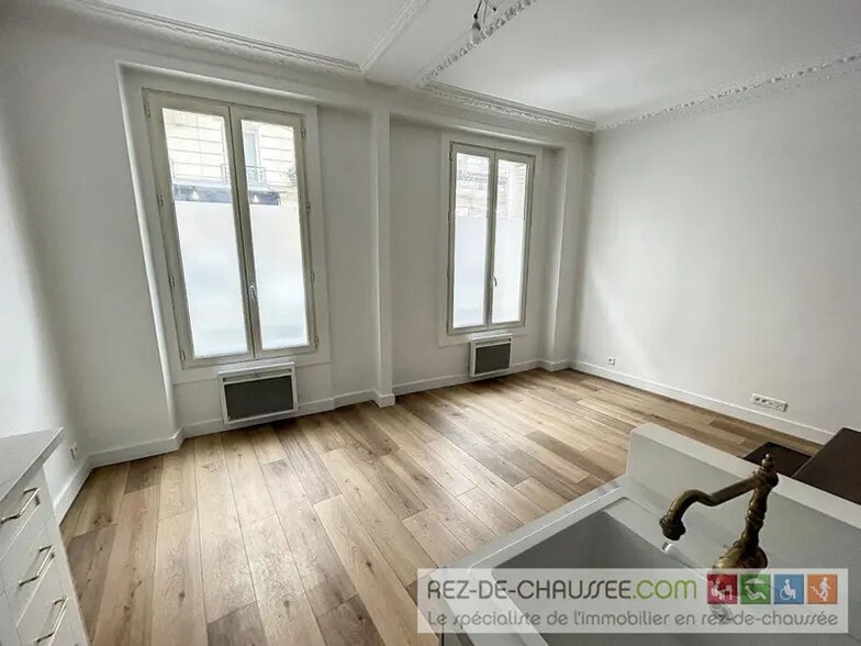 Build-to-Rent in Paris for sale - Building Photo - Image 3 of 9