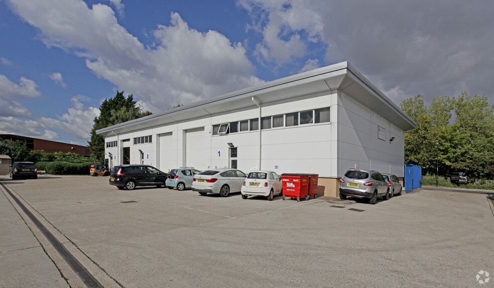 Tom Cribb Rd, London to rent - Primary Photo - Image 1 of 3