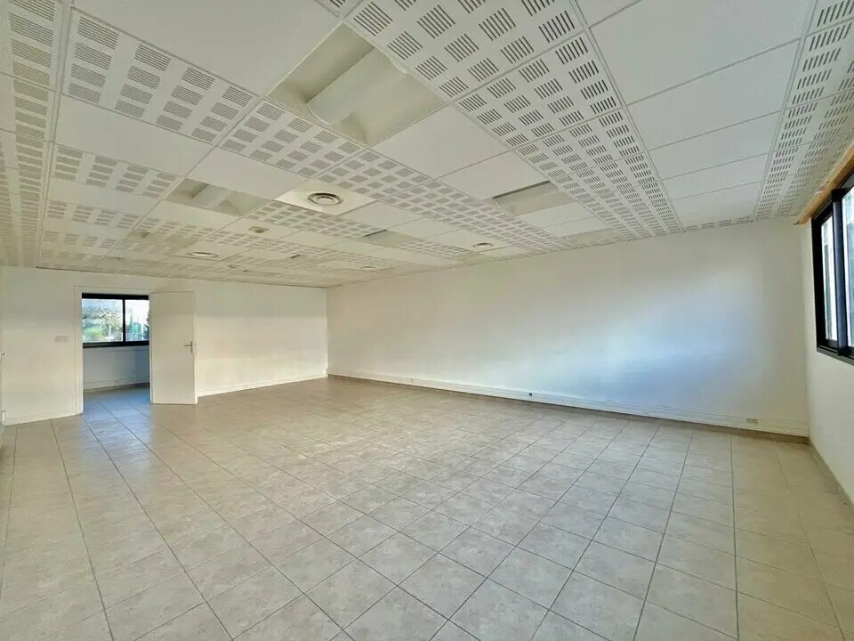 Location Bureaux 135 m² - Photo 1