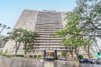 3545-3555 Ch de la Côte-des-Neiges, Montréal, QC for rent Building Photo- Image 1 of 8