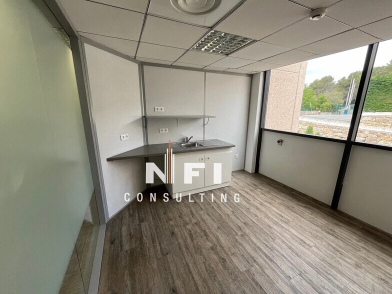 Office in Valbonne to rent - Interior Photo - Image 3 of 5