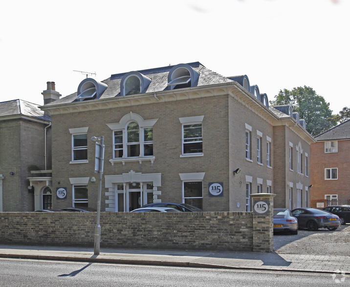 115 New London Rd, Chelmsford for rent - Primary Photo - Image 1 of 2