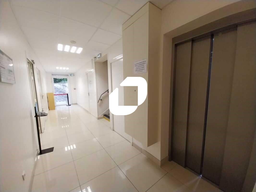 Office in Les Clayes-sous-Bois for sale Interior Photo- Image 1 of 9