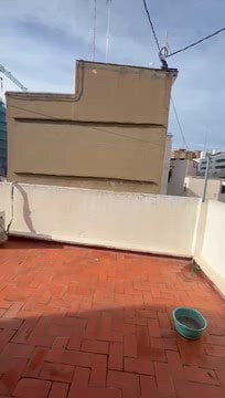 Light Industrial in València, Valencia to rent - Commercial Listing Video - Image 2 of 8