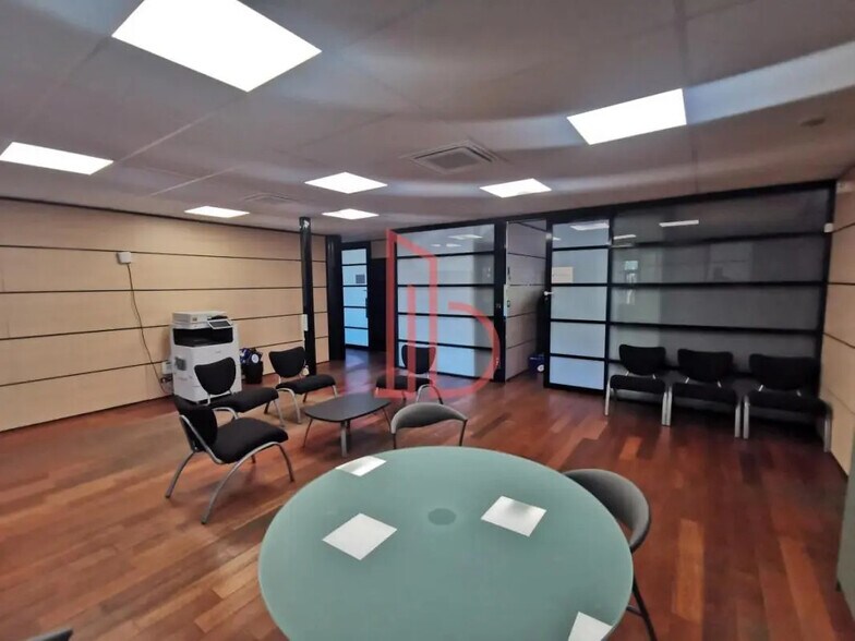 Office in Bruges to rent - Interior Photo - Image 2 of 8