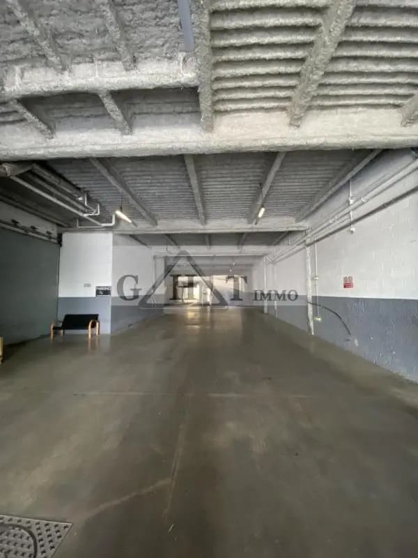 Industrial in Saint-Maur-des-Fossés to rent Interior Photo- Image 1 of 5