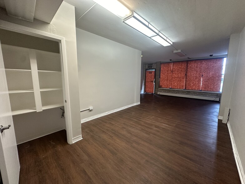 5655 W Fullerton Ave, Chicago, IL for rent - Building Photo - Image 3 of 7