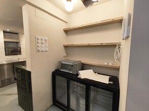 Retail in Barcelona, Barcelona to rent Interior Photo- Image 2 of 17