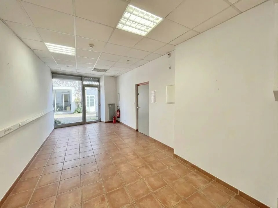Location Commerce 50 m² - Photo 1