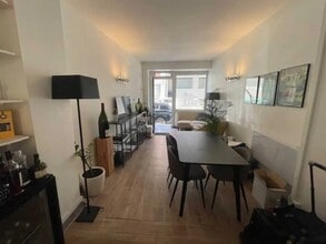 Retail in Paris to rent Interior Photo- Image 1 of 4