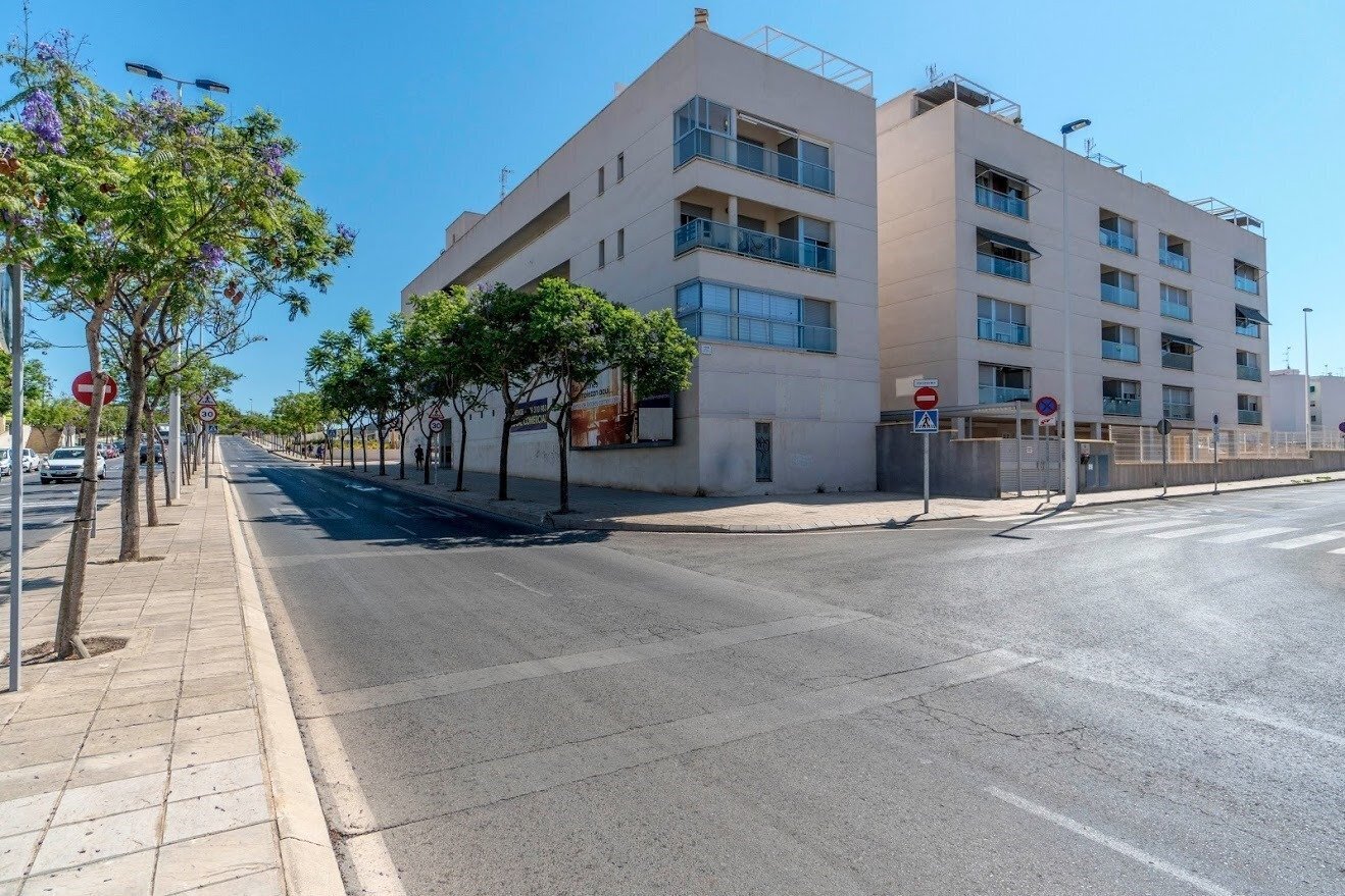 Retail in Santa Pola to rent Building Photo- Image 1 of 2