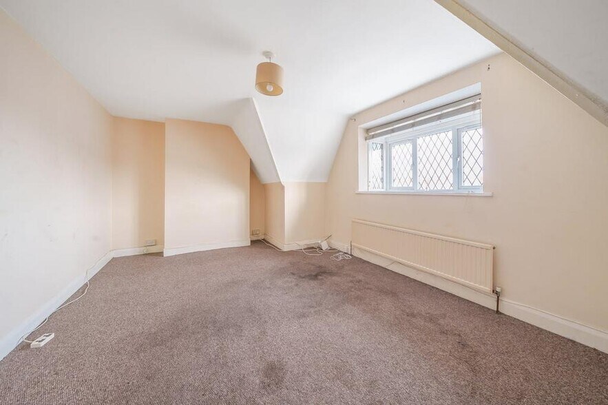 307-309 Rayners Ln, Pinner for sale - Interior Photo - Image 2 of 19