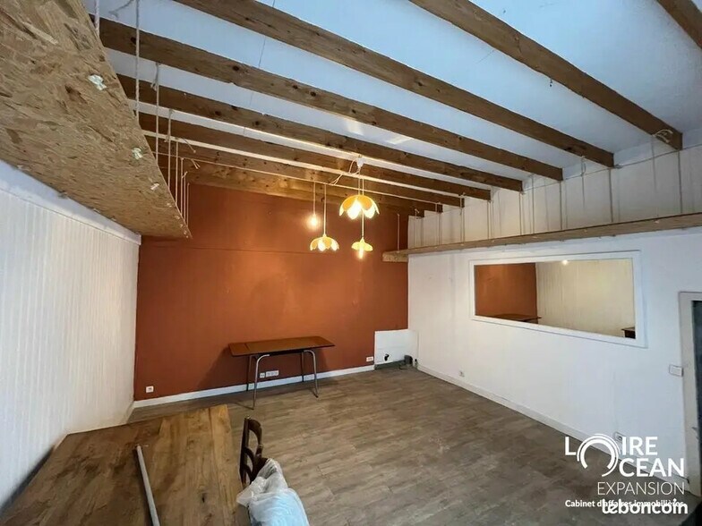 Retail in Nantes to rent - Building Photo - Image 2 of 5