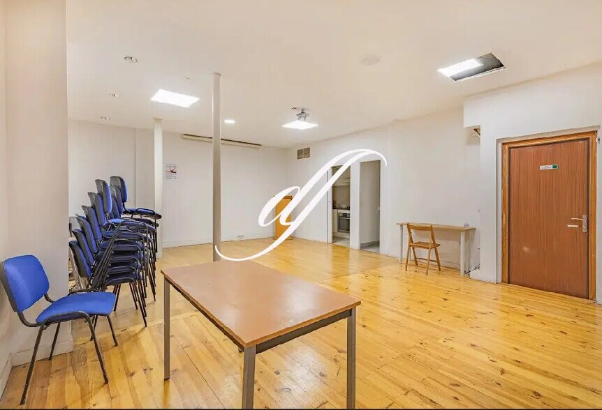 Retail in Paris for sale - Interior Photo - Image 2 of 7