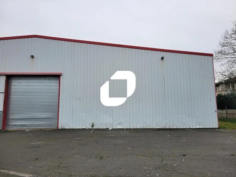 Light Industrial in Les Sorinières to rent - Building Photo - Image 1 of 5