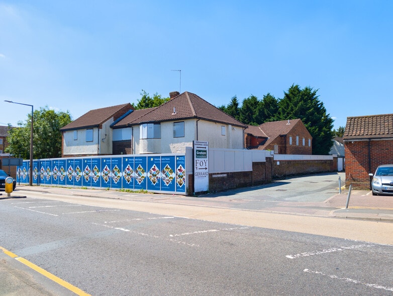 39 Theobald Street, Borehamwood for sale - Primary Photo - Image 1 of 7