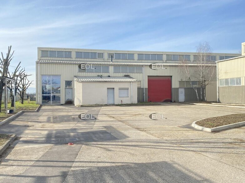 Industrial in Mornant to rent - Building Photo - Image 1 of 6