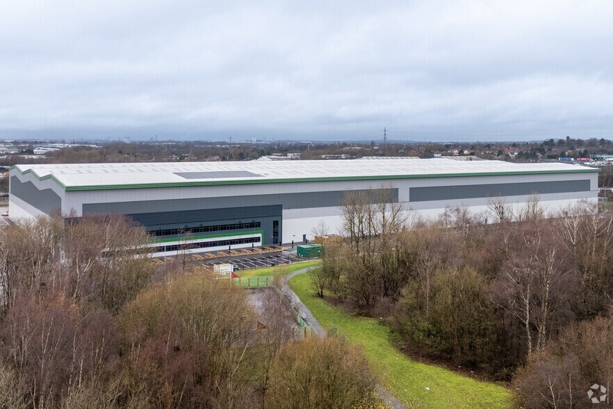 Reservoir Pl, Walsall to rent - Primary Photo - Image 1 of 2