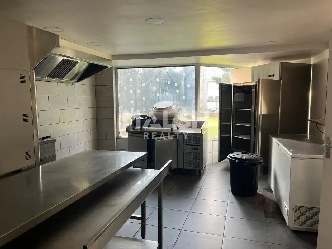 Retail in Écully for sale Building Photo- Image 1 of 8