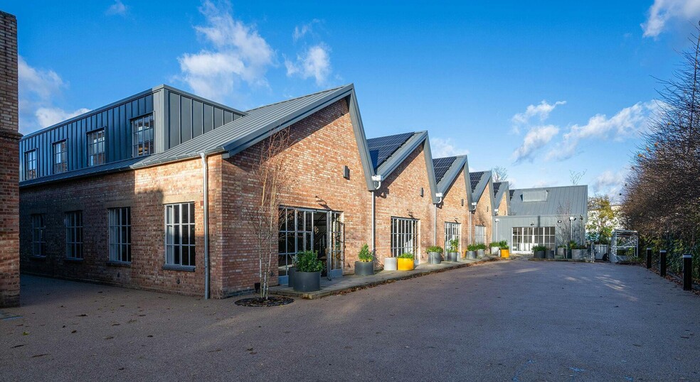 159 Mortlake Rd, Richmond to rent - Building Photo - Image 2 of 8