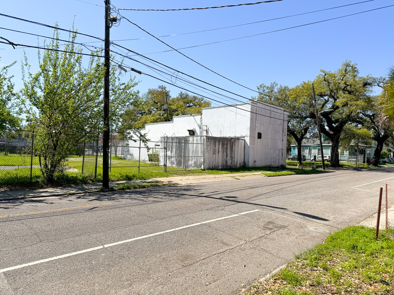 561 Saint Francis St, Mobile, AL for rent - Building Photo - Image 3 of 12