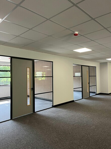 Pontefract Rd, Barnsley to rent - Building Photo - Image 2 of 16