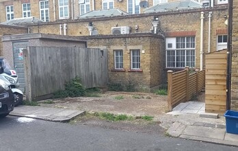 403 Upper Richmond Rd W, London to rent Building Photo- Image 2 of 3