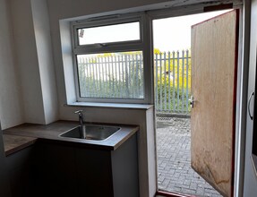 Brunel Dr, Newark to rent Interior Photo- Image 2 of 2