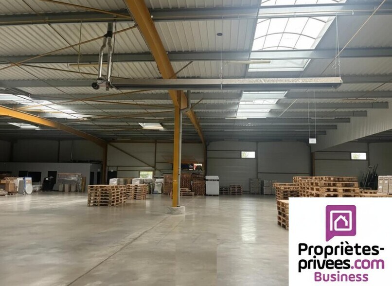 Industrial in Colomiers to rent - Interior Photo - Image 1 of 3