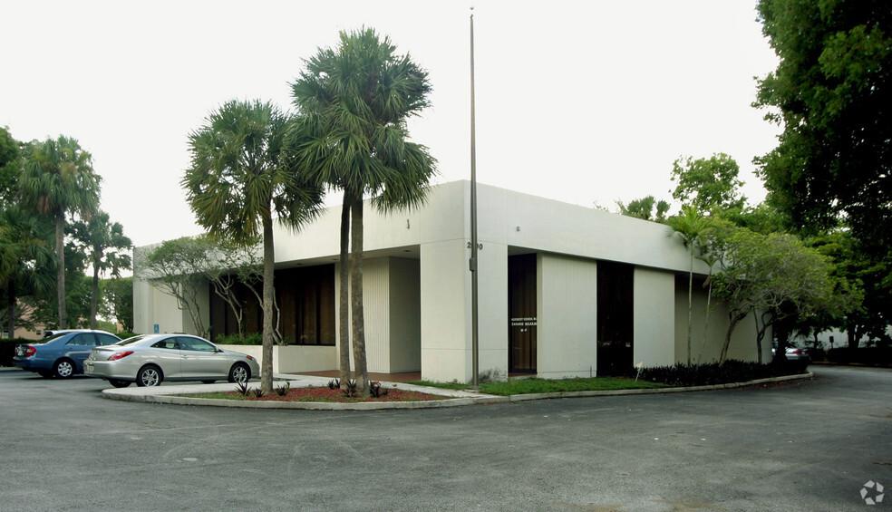 2900 N University Dr, Sunrise, FL for rent - Building Photo - Image 1 of 2