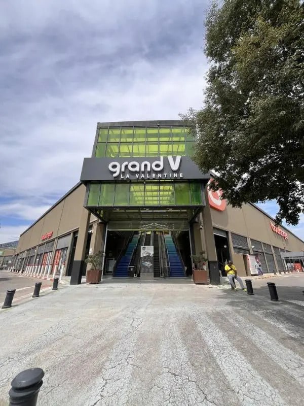 Retail in Marseille to rent Primary Photo- Image 1 of 4