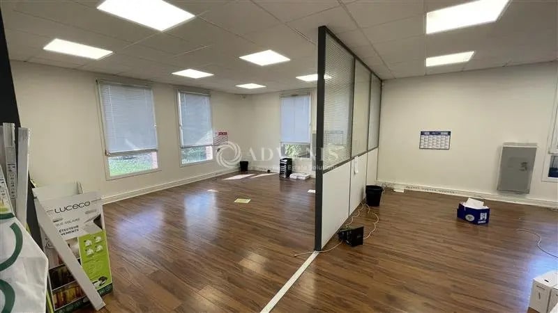 Location Bureaux 263 m² - Photo 1