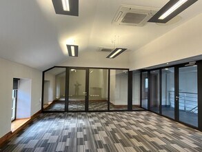 31-37 Caroline St, Bridgend to rent Interior Photo- Image 2 of 5