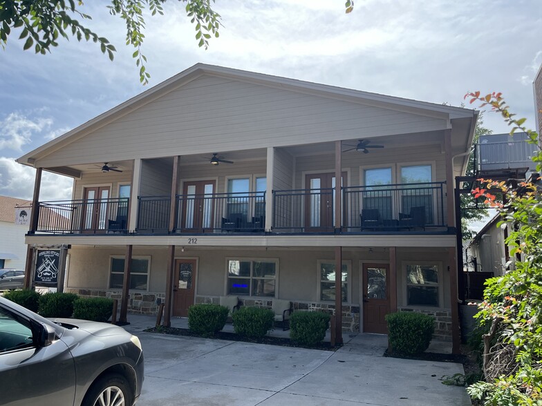 212 N Oak St, Roanoke, TX for sale - Building Photo - Image 1 of 4