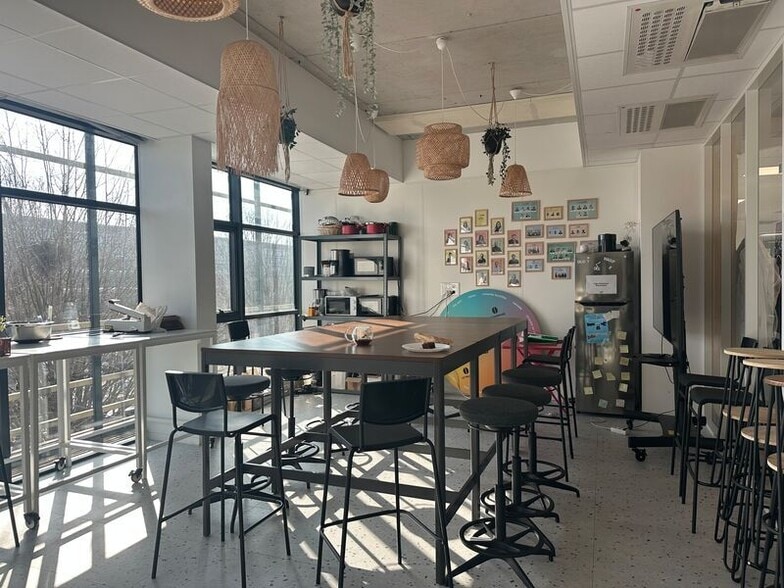 Office in Lyon to rent - Interior Photo - Image 1 of 7